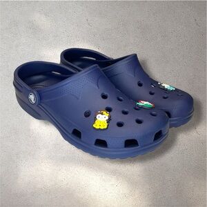 Crocs Classic Navy Blue Clogs M6 W8 Hello Kitty Jibbitz Charms